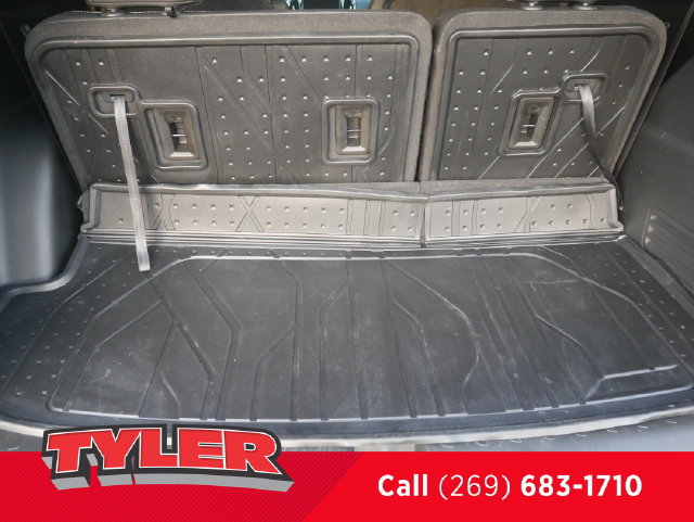 Used 2023 Chevrolet Traverse Premier w/ LPO, Floor Liner Package FWD image 16