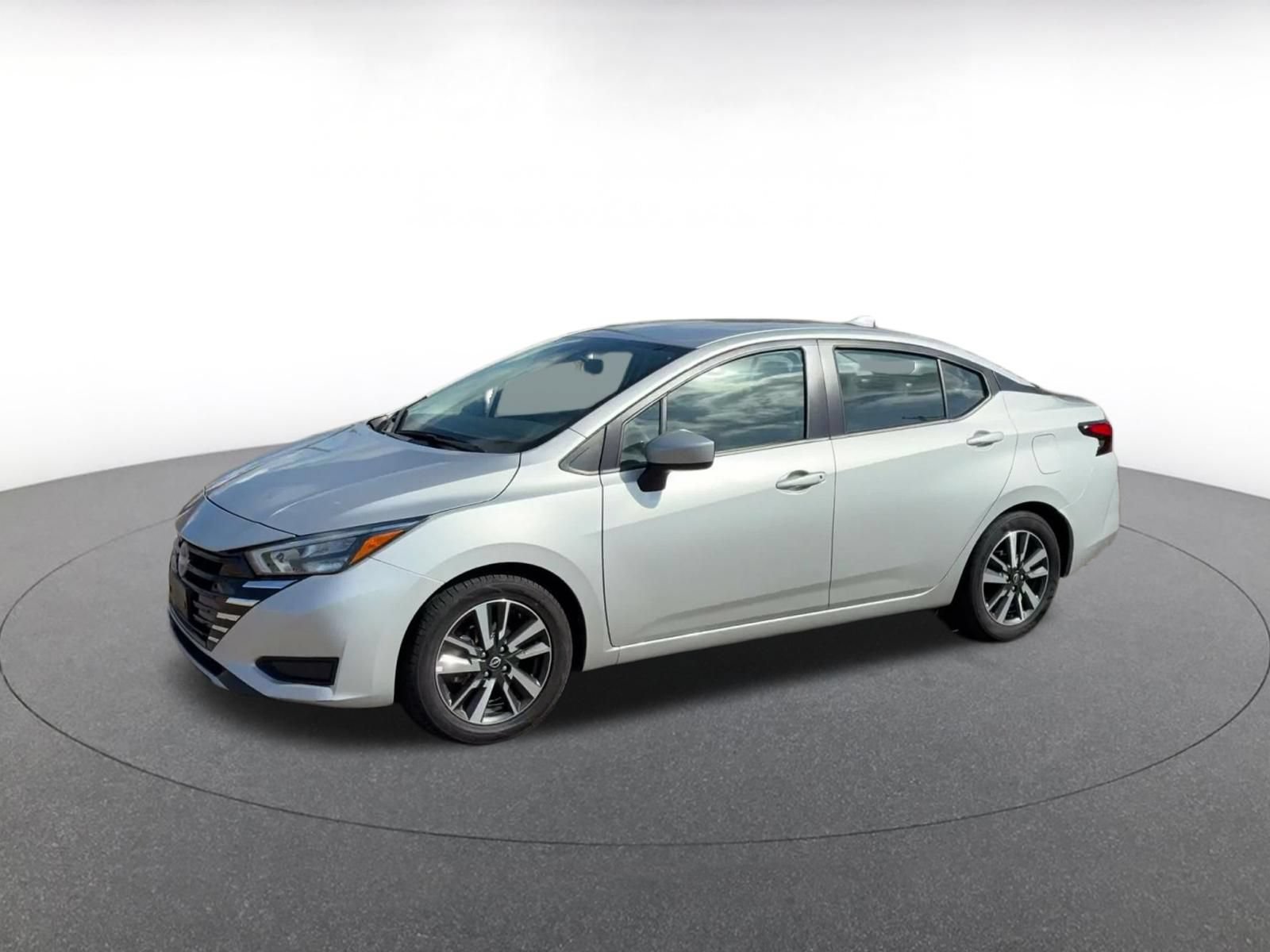Used 2025 Nissan Versa SV FWD image 7