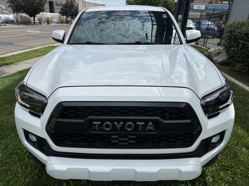 Used 2021 Toyota Tacoma TRD Off-Road w/ Technology Package image 12