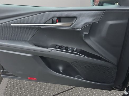 Used 2025 Toyota Camry SE image 14