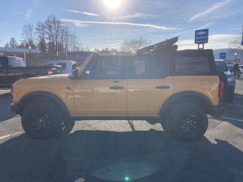 Used 2021 Ford Bronco Black Diamond image 4