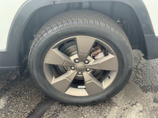 Used 2016 Jeep Cherokee 75th Anniversary FWD image 11