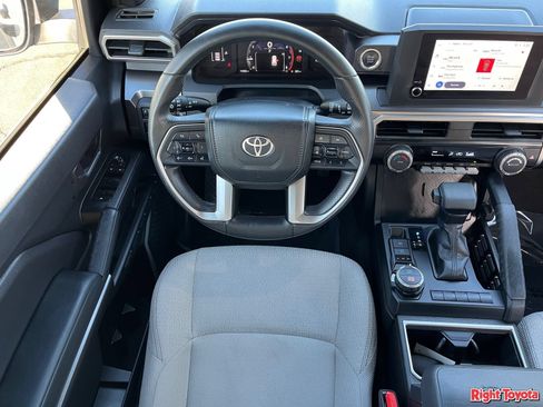 Certified 2025 Toyota 4Runner SR5 AWD/4WD image 17
