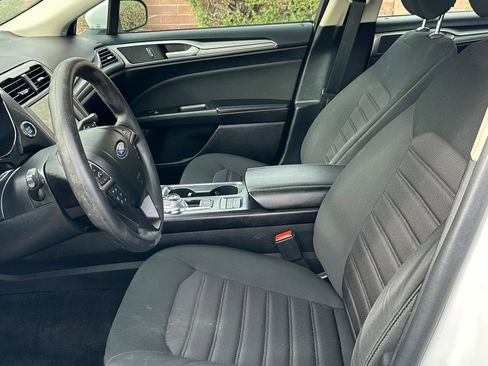 Used 2020 Ford Fusion SE image 5