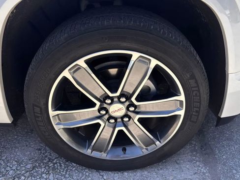 Used 2017 GMC Acadia Denali w/ Technology Package FWD image 22