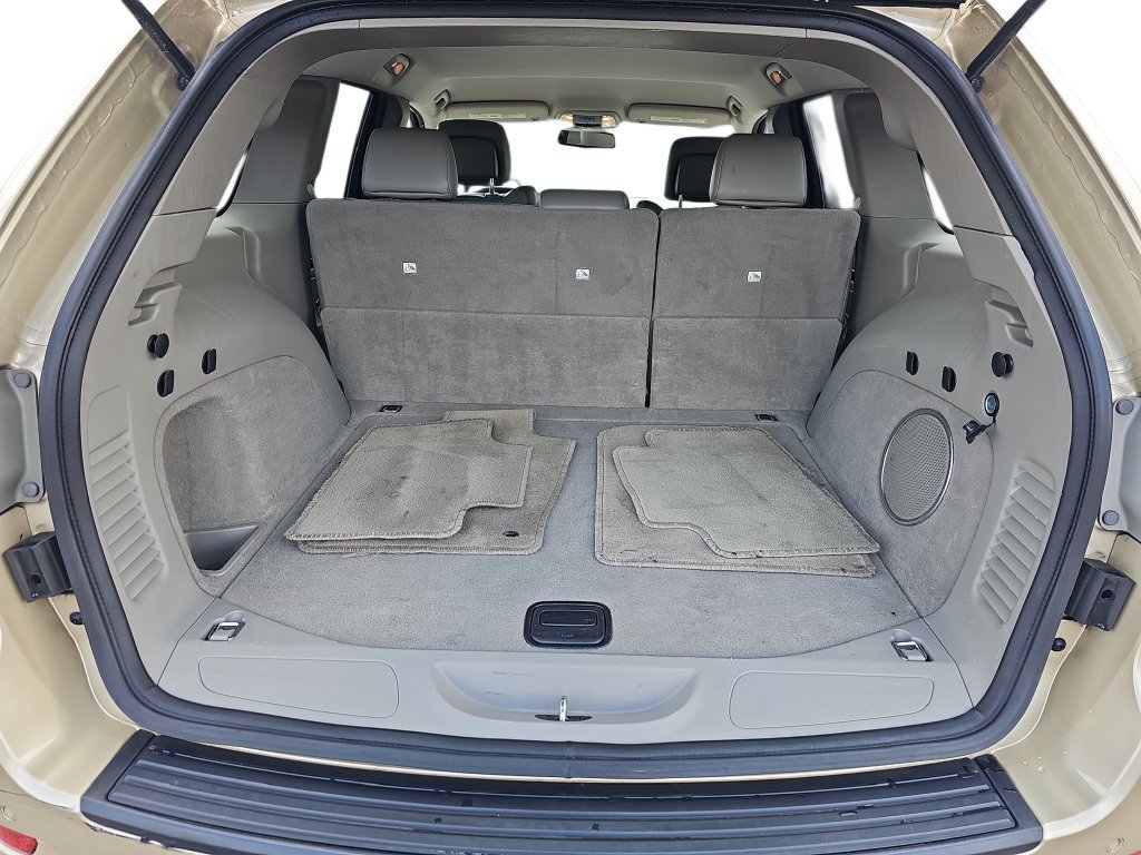Used 2011 Jeep Grand Cherokee Laredo RWD image 30