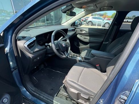 Certified 2024 Buick Encore GX Preferred FWD image 11