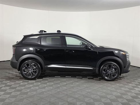 New 2026 Nissan Kicks SR AWD/4WD image 2