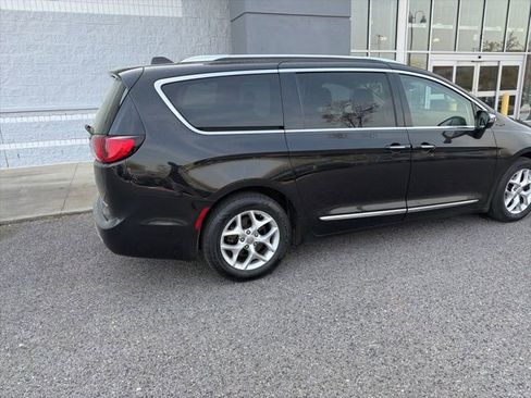 Used 2020 Chrysler Pacifica Limited image 12