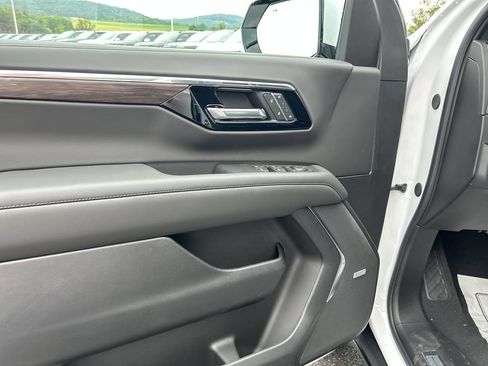New 2026 Chevrolet Suburban Z71 w/ Comfort Package AWD/4WD image 19
