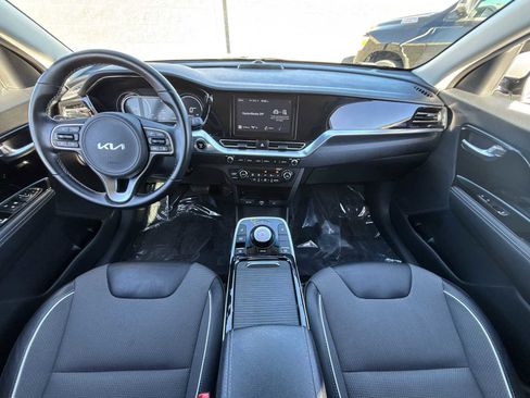 Used 2022 Kia Niro EX image 14