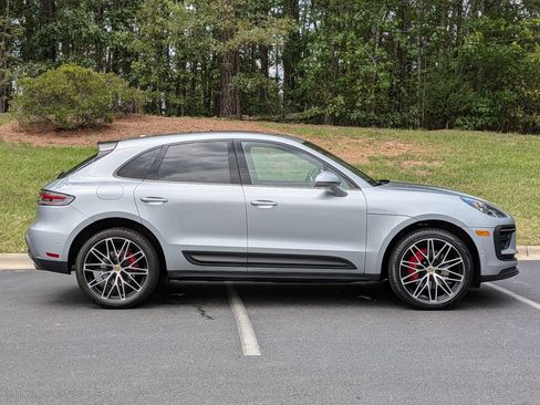 Certified 2022 Porsche Macan S AWD/4WD image 31