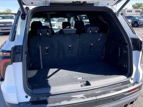 Used 2025 Chevrolet Traverse LT AWD/4WD image 4