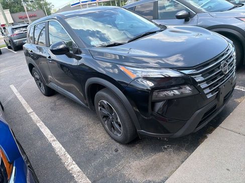 Used 2025 Nissan Rogue SV FWD image 2