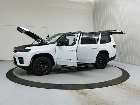 New 2026 Jeep Grand Wagoneer Summit image 11