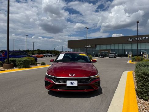 Certified 2024 Hyundai Elantra SE FWD image 6