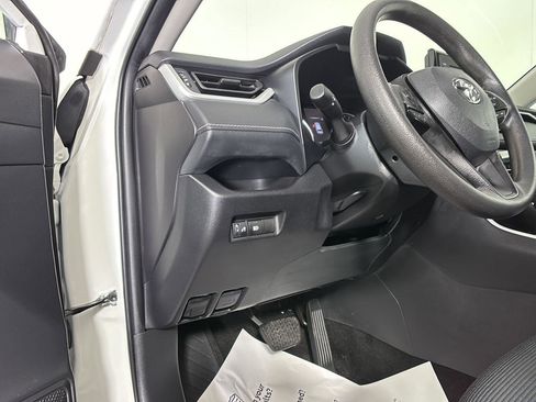 Used 2022 Toyota RAV4 LE image 23