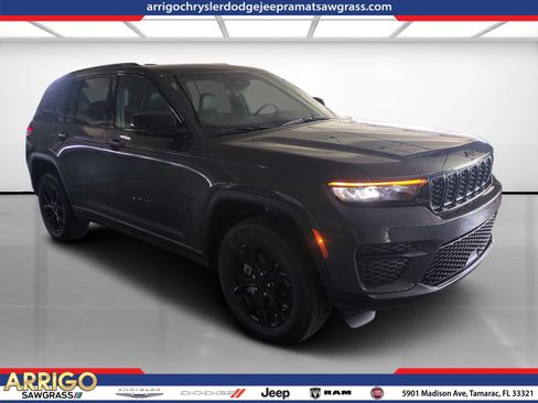 New 2025 Jeep Grand Cherokee Altitude image 1