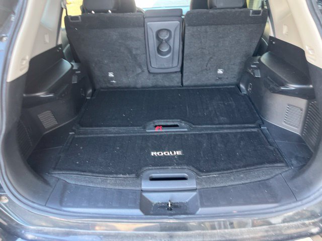 Used 2019 Nissan Rogue S w/ Special Edition Package FWD image 12