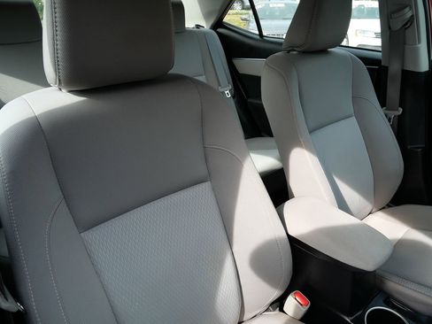 Used 2016 Toyota Corolla LE FWD image 19