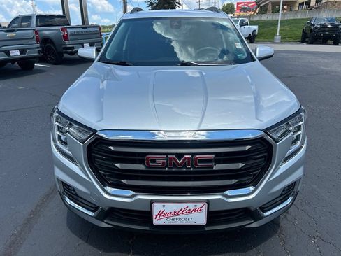 Used 2022 GMC Terrain SLE w/ Driver Convenience Package AWD/4WD image 2