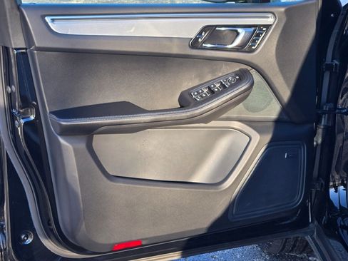 Used 2025 Porsche Macan Turbo image 16