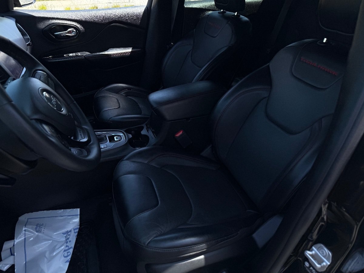 Used 2022 Jeep Cherokee Trailhawk w/ Sun, Sound & Nav Group AWD/4WD image 13