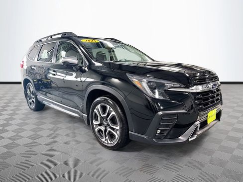 Used 2023 Subaru Ascent Touring image 3