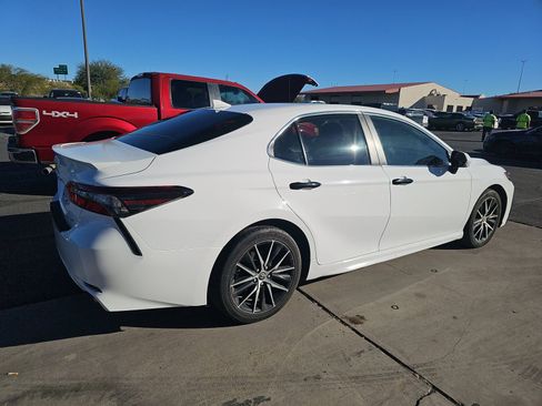 Used 2022 Toyota Camry SE image 4