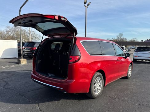 New 2026 Chrysler Pacifica Select image 18