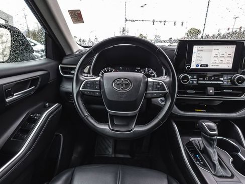 Used 2023 Toyota Highlander XLE image 28