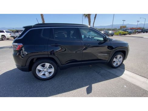 Used 2022 Jeep Compass Latitude FWD image 8