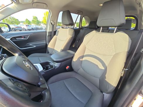 Used 2025 Toyota RAV4 XLE FWD image 14
