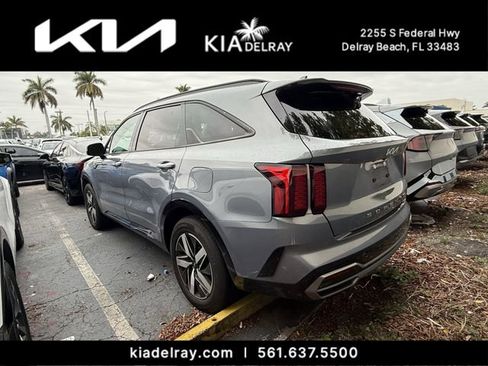 Used 2022 Kia Sorento EX w/ Panoramic Sunroof Package image 2