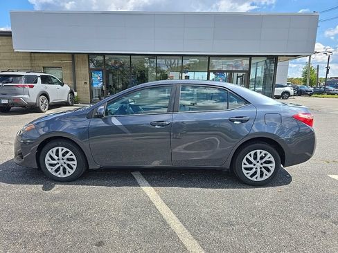 Used 2017 Toyota Corolla LE w/ Carpet Mat Package (TMS) FWD image 8