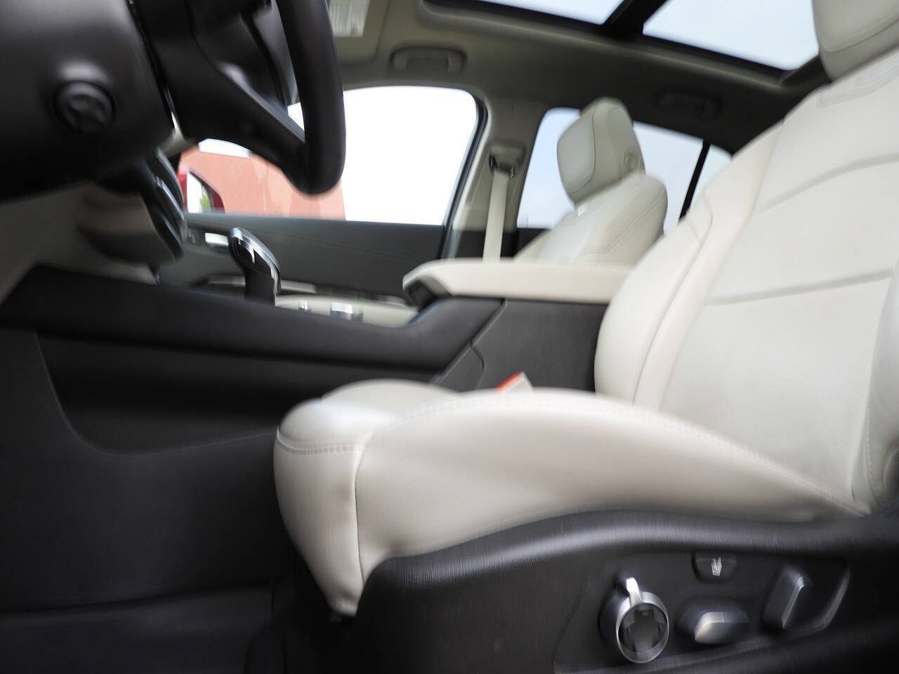 Used 2021 Cadillac XT4 Premium Luxury AWD/4WD image 19