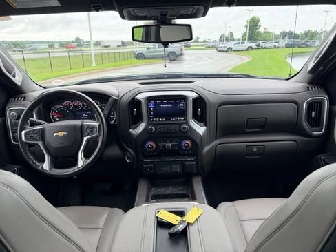 Used 2021 Chevrolet Silverado 1500 LTZ AWD/4WD image 6