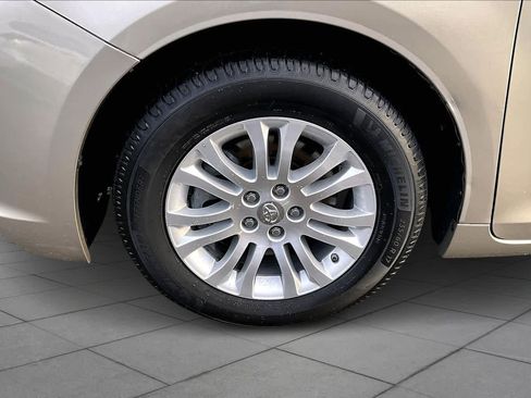 Certified 2017 Toyota Sienna XLE w/ XLE Navigation Package image 10