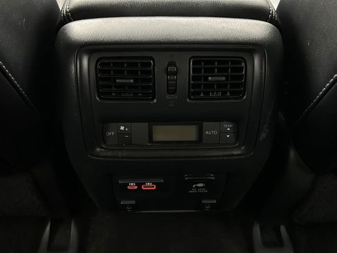Used 2020 Nissan Pathfinder SL AWD/4WD image 27