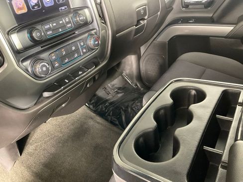 Used 2018 Chevrolet Silverado 1500 LT RWD image 16