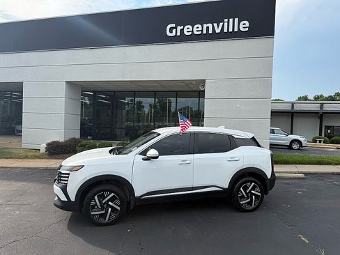Used 2025 Nissan Kicks SV FWD image 2