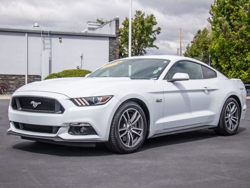 Used 2015 Ford Mustang GT RWD image 3
