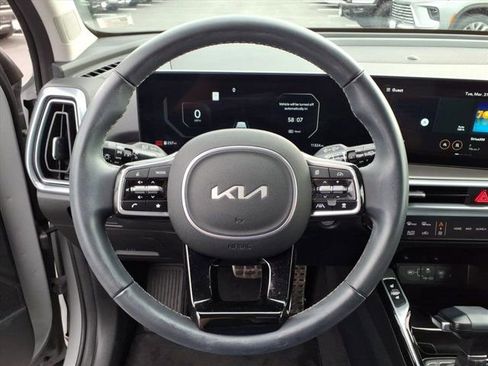 Used 2025 Kia Sorento SX image 21