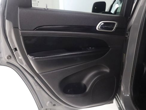 Used 2020 Jeep Grand Cherokee Altitude AWD/4WD image 13