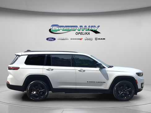 Used 2024 Jeep Grand Cherokee L Altitude RWD image 8