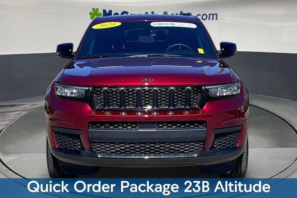 Used 2025 Jeep Grand Cherokee L Laredo AWD/4WD image 2
