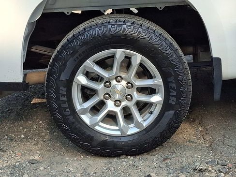 Used 2024 Chevrolet Silverado 1500 LT AWD/4WD image 34