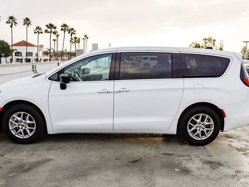 Used 2024 Chrysler Voyager LX image 14
