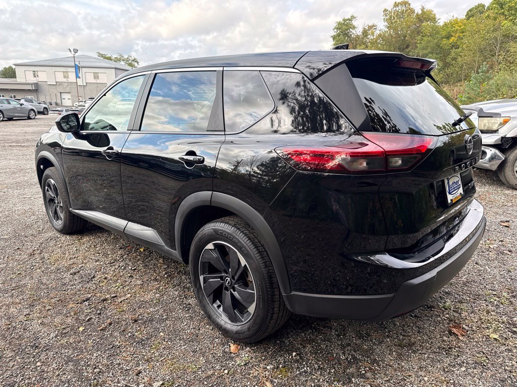 Used 2024 Nissan Rogue SV AWD/4WD image 4