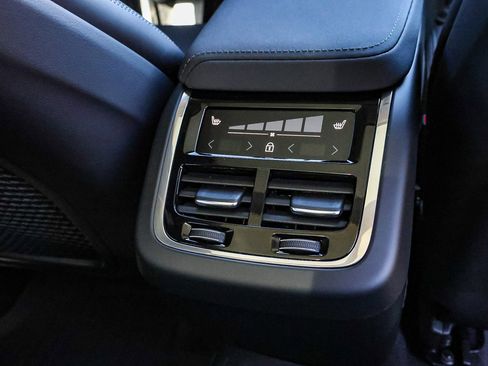 New 2026 Volvo XC60 B5 Ultra w/ Climate Package image 20